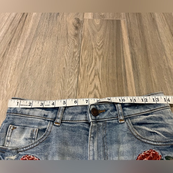 Denim mini skirt size medium - Picture 6 of 7